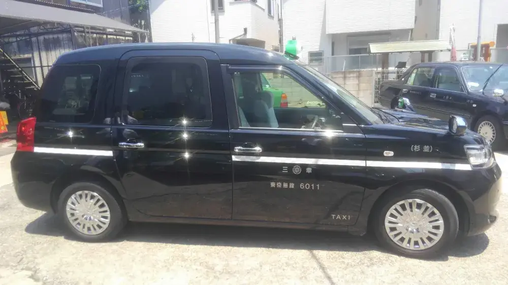 東京無線とGoアプリの配車を受けながら街を走り、お客様を目的地にお送りしてください。