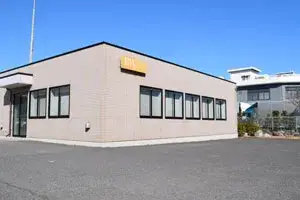 当社はの社屋は、敷地面積3000坪！県内屈指の広大な広さを誇るタクシー会社です。