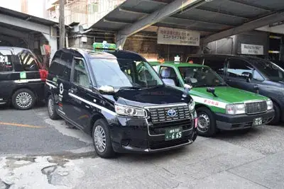 カーナビはもちろん、自動日報機や各種防犯設備！さらに営収アップの強い味方！カード/電子マネー決済機装備！