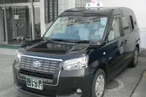 入社後は安心の研修期間があります！添乗教育といった他社にはない独自のカリキュラムで、未経験者でも働きやすい環境を整えています。お客様に指示いただきやすいジャパンタクシー車