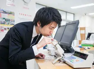 出庫前の体調チェックをはじめ、乗務中も車内の換気やアルコール消毒、飛沫防止ボード・オゾン発生機等でコロナ対策を行っています。