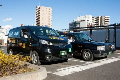 つらい「流し営業」はありません。「駅つけ」「病院つけ」と自社無線・Goアプリの配車を受けながら、お客様を目的地にお送りして下さい。