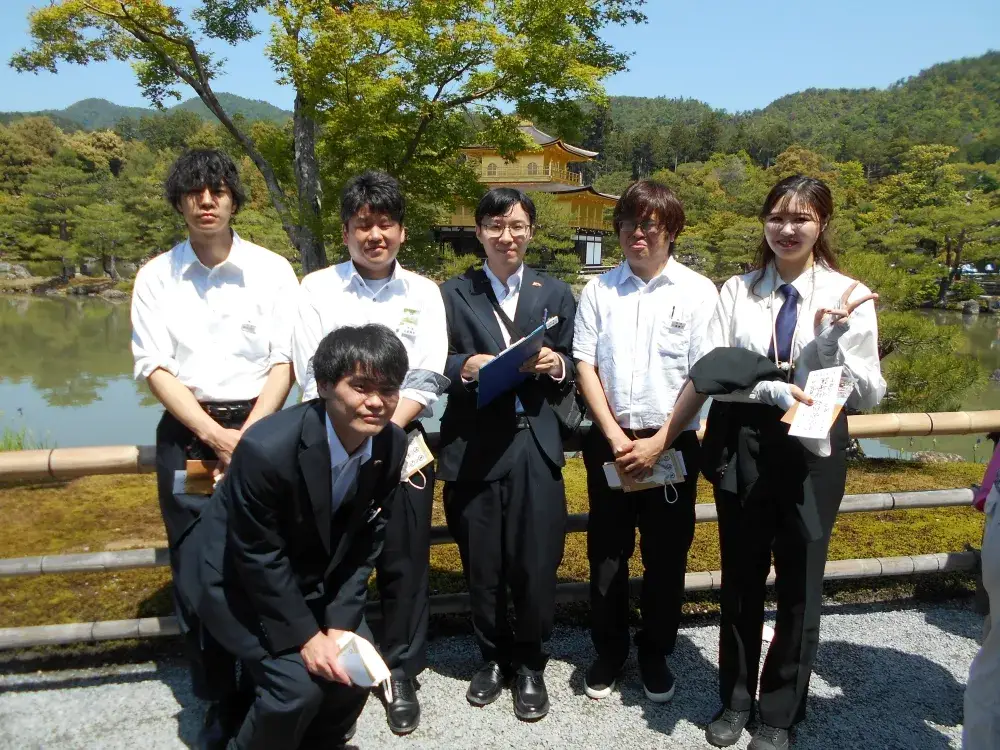 今活躍しているドライバーさんの多くは未経験から入社してきた方です。当社では、2種免許取得養成制度があるので、2種免許をお持ちで無い方でも大丈夫！