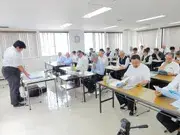 事故防止・営業接客マナー・電子マネー決済・健康管理等について、定例教育会を毎月行っています。最新の情報をみんなで共有する勉強会のようなものです◎