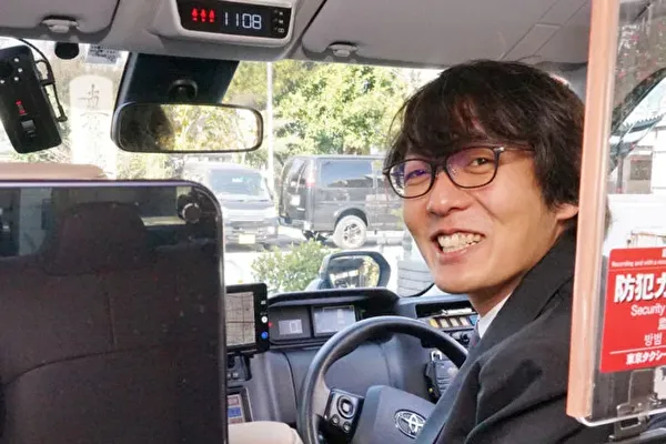 いろんなお客様を乗せて接客するのでいい人生経験になってます。休みが以前よりとれるようになりました。