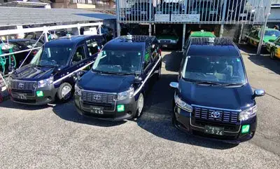 車両には、各種決済機や防犯装備が完備！またアプリは東京無線アプリとGOアプリ2つの配車アプリに対応しています。