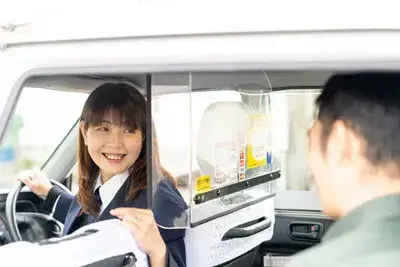 様々なお客様との出会いがあるタクシードライバー。毎日が新鮮でやりがいを感じるしごと。