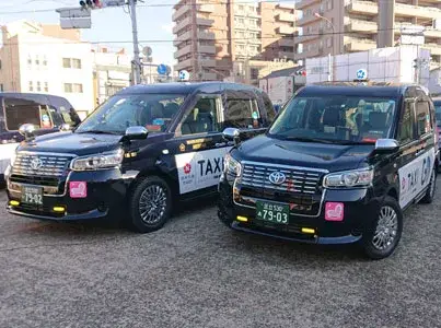 当社の車両は全車ジャパンタクシーです。未経験の方でもすぐ乗れて仕事が出来ます。GOアプリにも対応