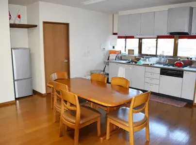 女性専用室のリビング風景。とても広くてきれいでセキュリティも万全ですのでご安心下さい。